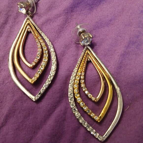 Nwt Teardrop shape Rhinestone Dangle Earrings Silver Gold Rose gold tone Studs - Picture 3 of 3